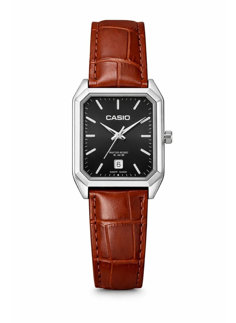 ساعة كاسيو مستطيلة من الستانلس ستيل بميناء أسود وسوار جلد بني